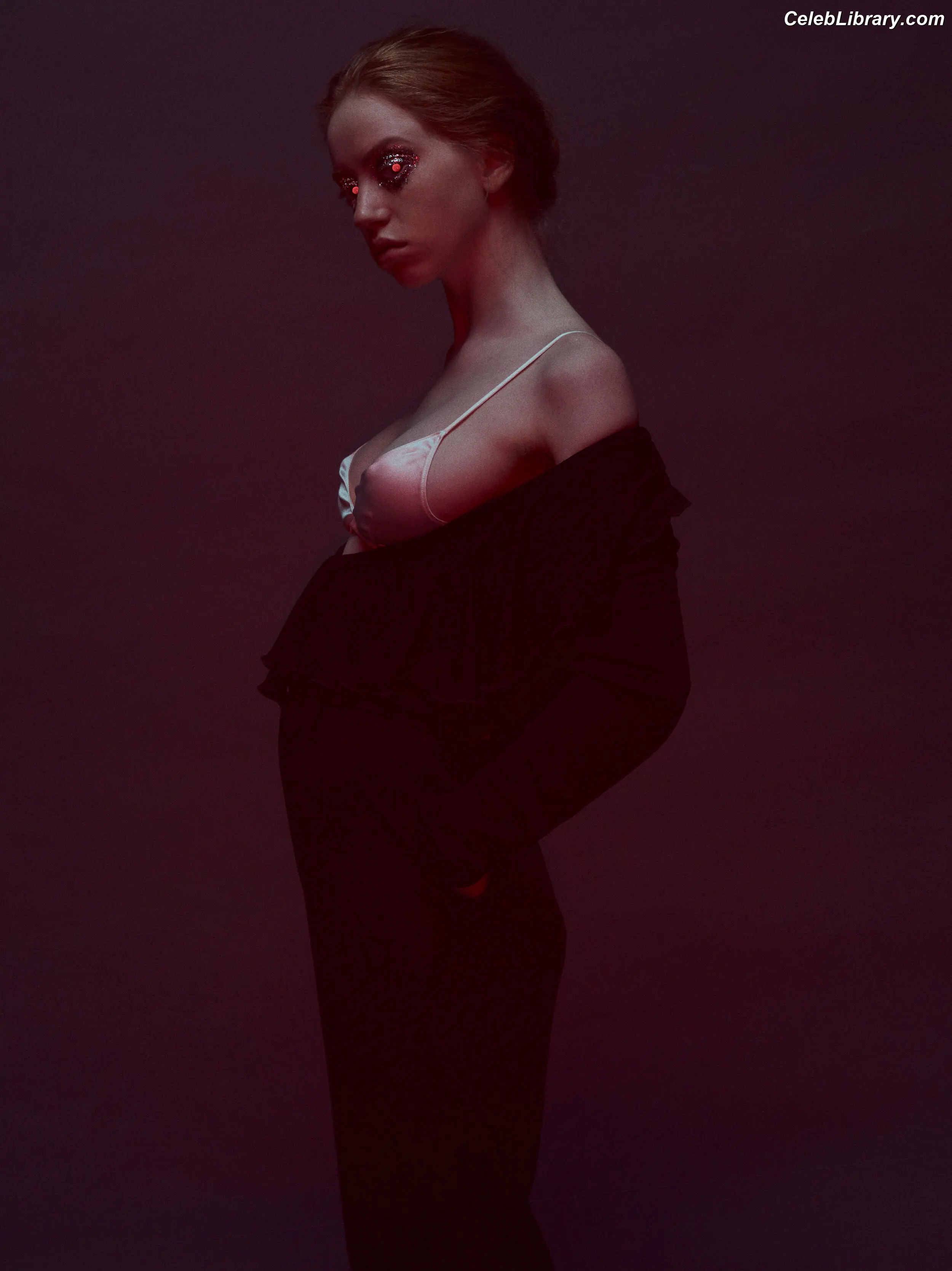 Lily Newmark photo 14 of 390