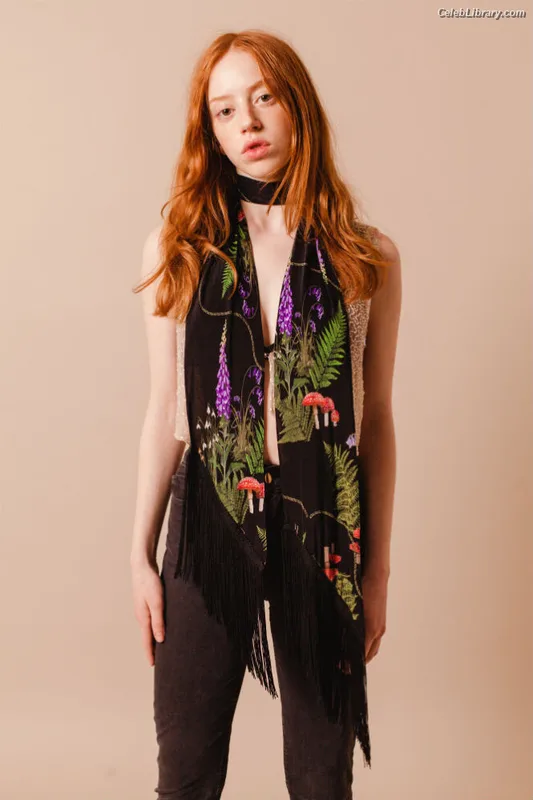 Lily Newmark photo 3 of 391