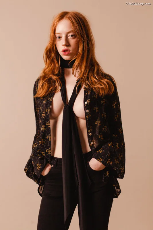 Lily Newmark photo 5 of 391