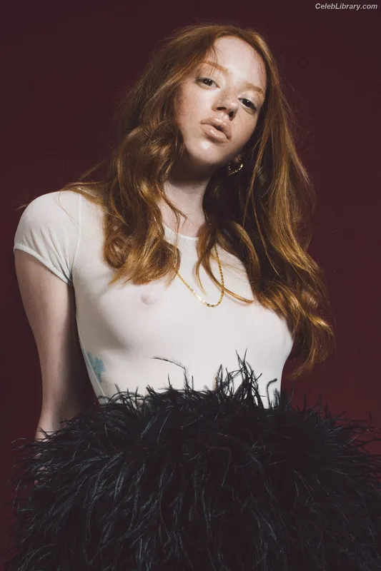 Lily Newmark photo 8 of 391