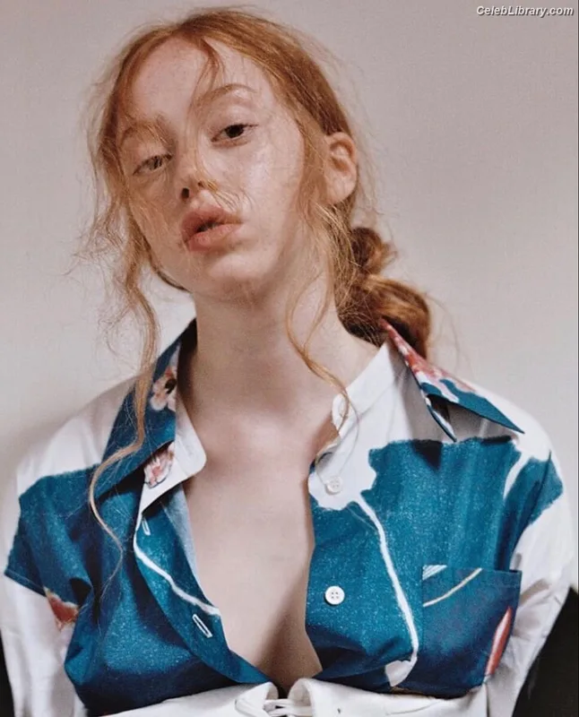 Lily Newmark photo 23 of 391