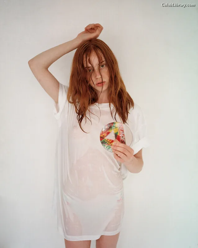 Lily Newmark photo 10 of 391