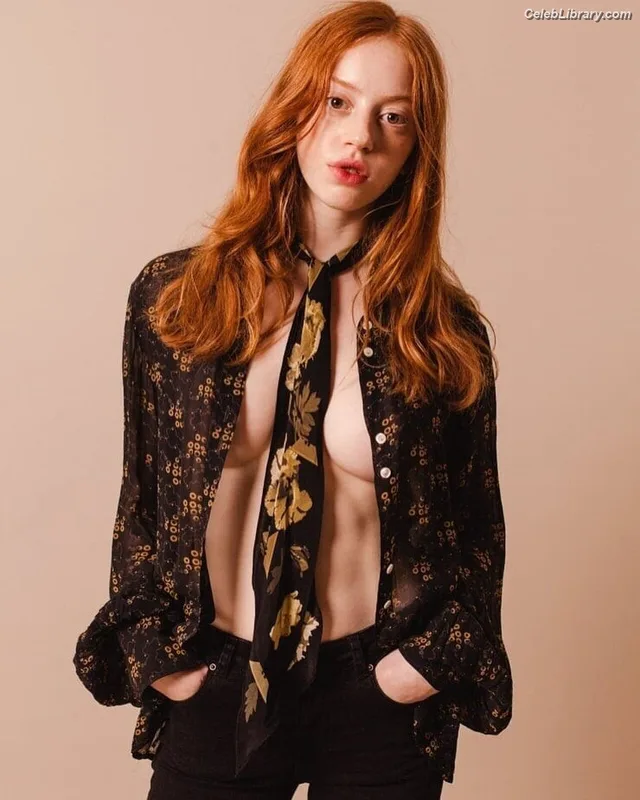 Lily Newmark photo 13 of 391