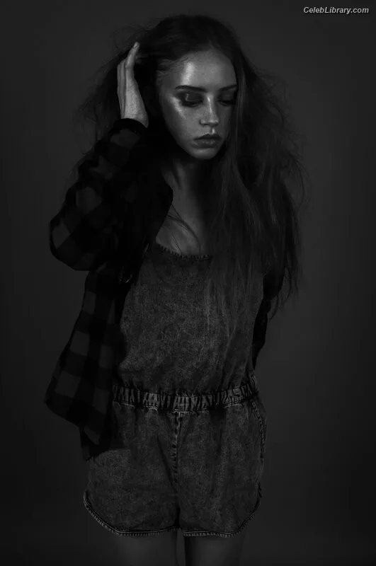 Lily Newmark photo 16 of 391