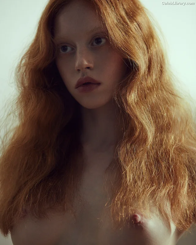 Lily Newmark photo 8 of 391