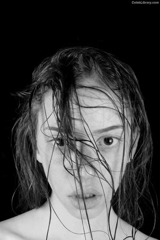 Lily Newmark photo 16 of 391
