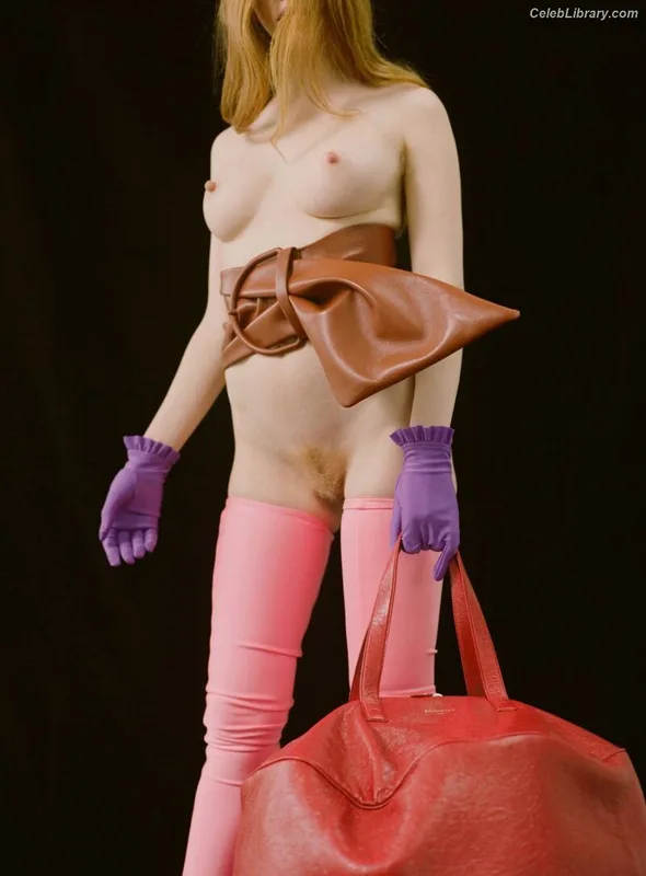 Lily Newmark photo 17 of 391