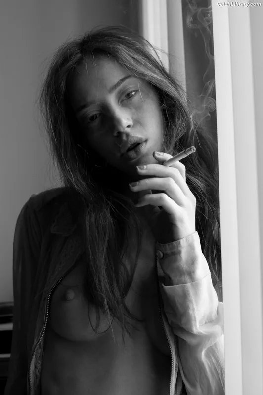 Lily Newmark photo 19 of 391