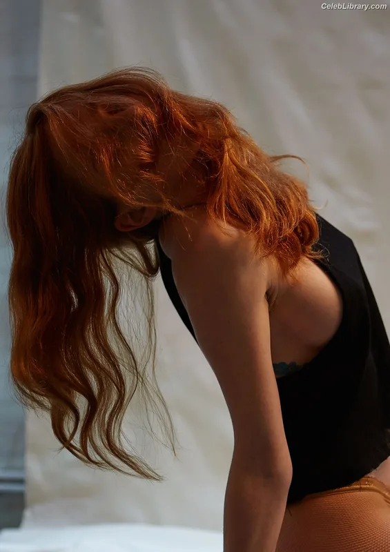 Lily Newmark photo 5 of 391