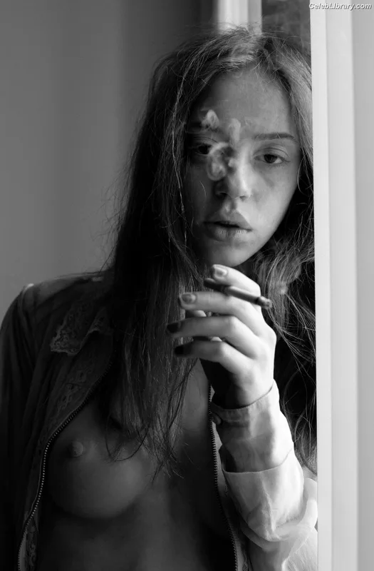Lily Newmark photo 14 of 391