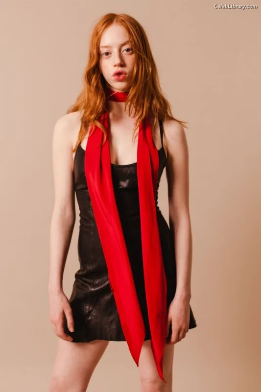 Lily Newmark photo 3 of 391