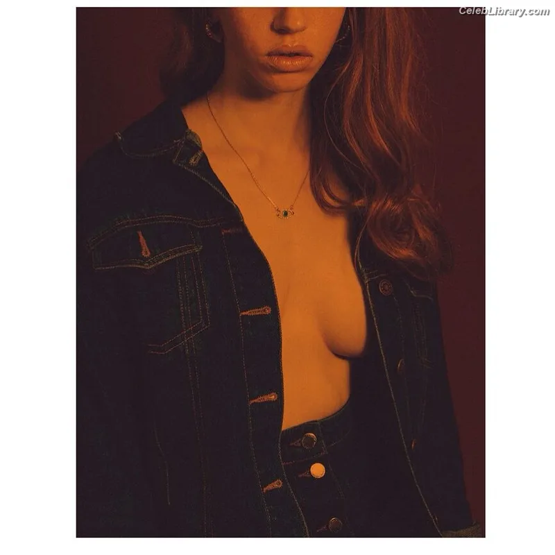 Lily Newmark photo 5 of 391