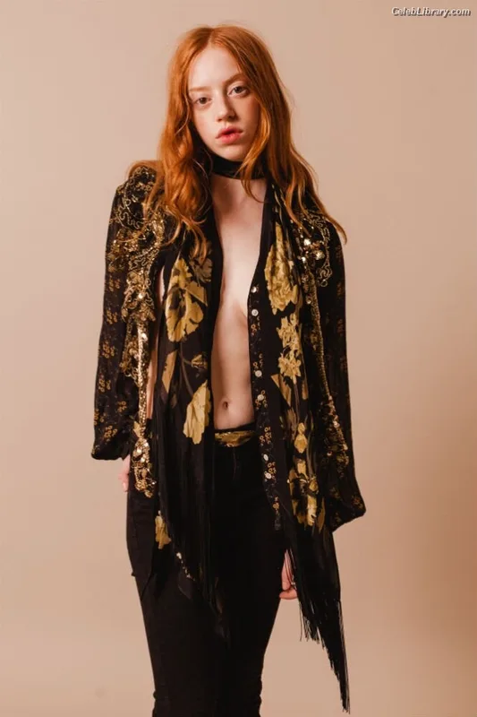 Lily Newmark photo 7 of 391