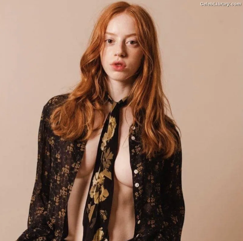 Lily Newmark photo 15 of 391