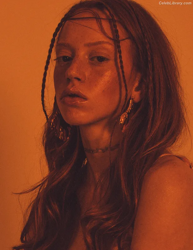 Lily Newmark photo 23 of 391