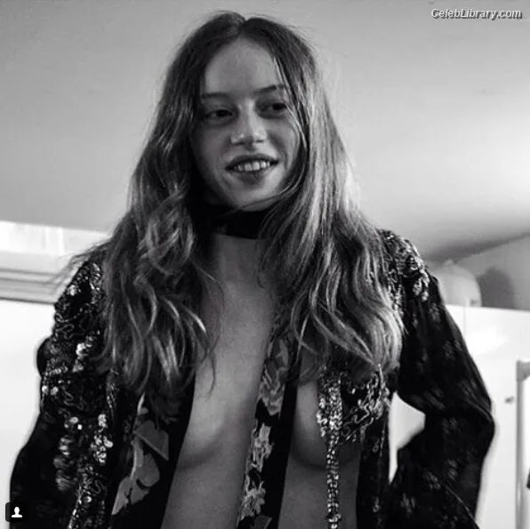 Lily Newmark photo 24 of 391