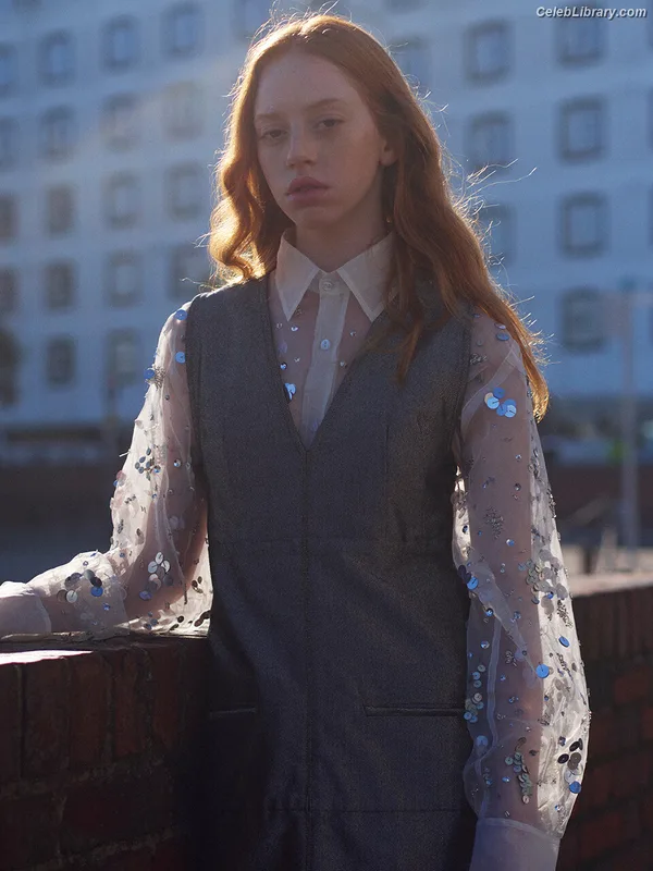 Lily Newmark photo 4 of 391