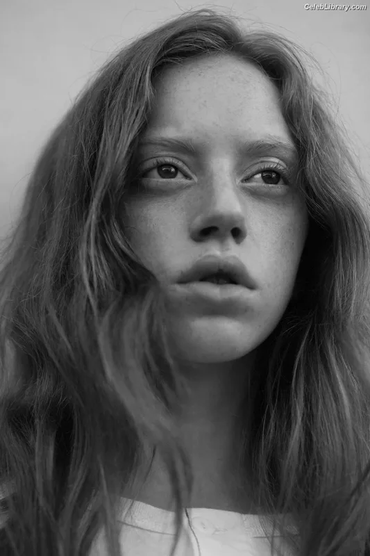Lily Newmark photo 19 of 391
