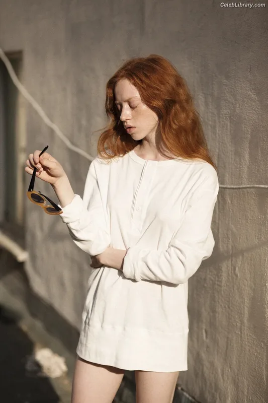Lily Newmark photo 24 of 391