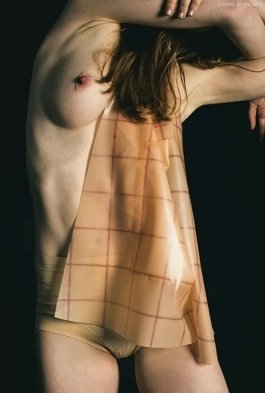 Lily Newmark photo 3 of 391