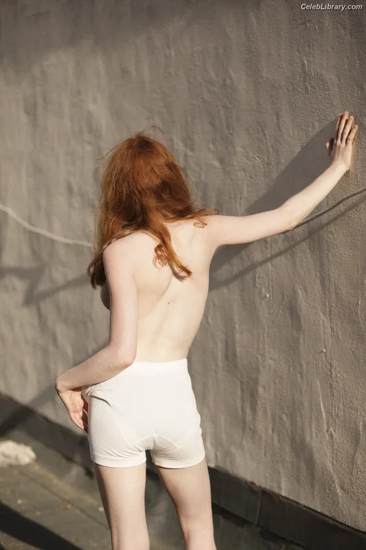 Lily Newmark photo 13 of 391