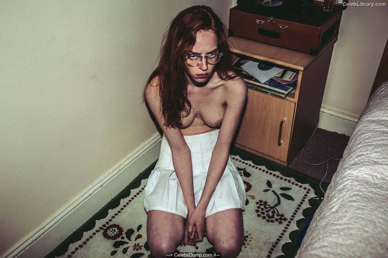 Lily Newmark photo 14 of 391
