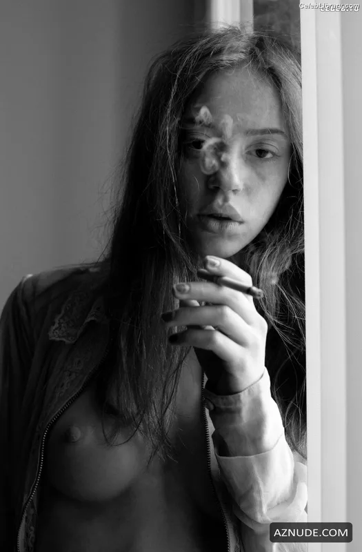 Lily Newmark photo 18 of 391