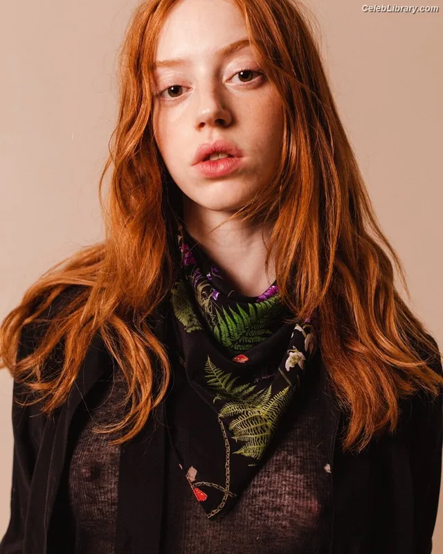 Lily Newmark photo 7 of 391