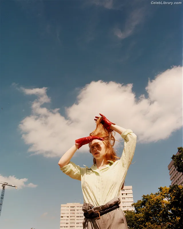 Lily Newmark photo 4 of 391