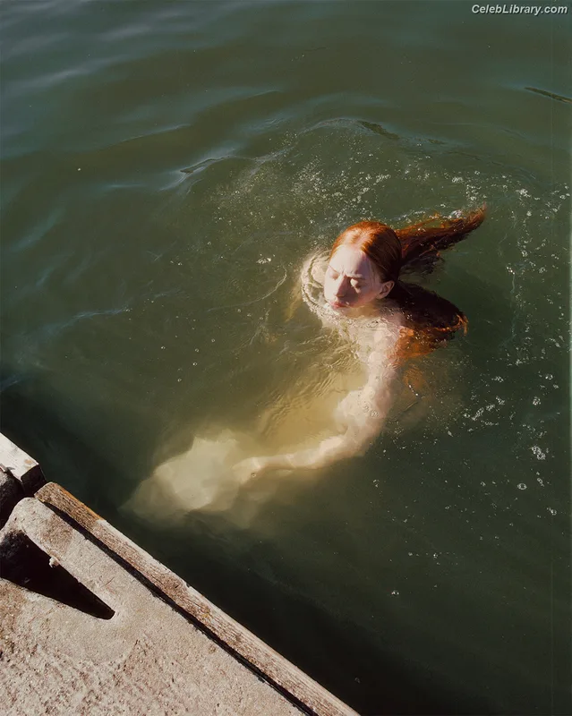 Lily Newmark photo 5 of 391