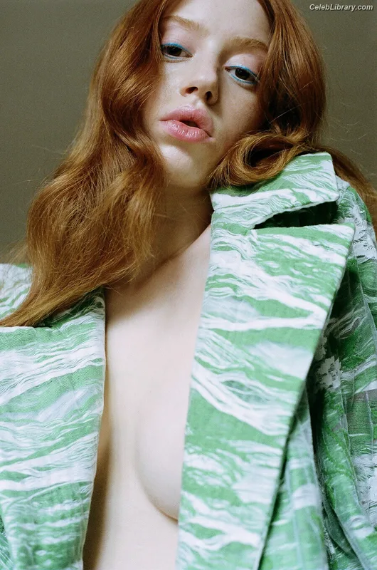 Lily Newmark photo 3 of 391