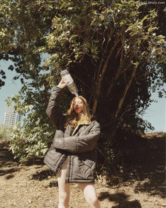 Lily Newmark photo 10 of 391