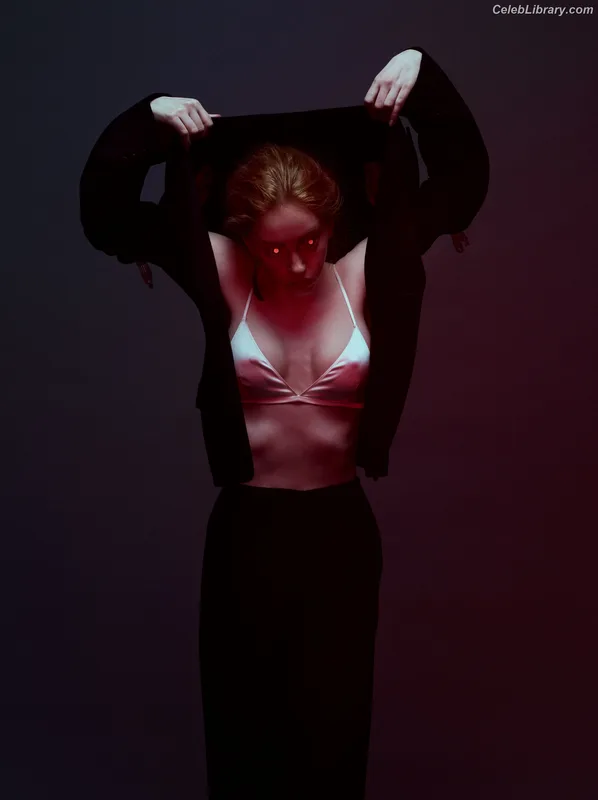 Lily Newmark photo 13 of 391