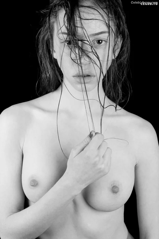 Lily Newmark photo 23 of 391