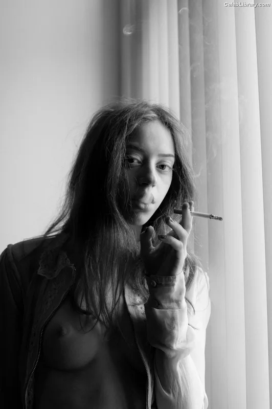 Lily Newmark photo 7 of 391