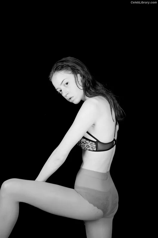 Lily Newmark photo 9 of 391