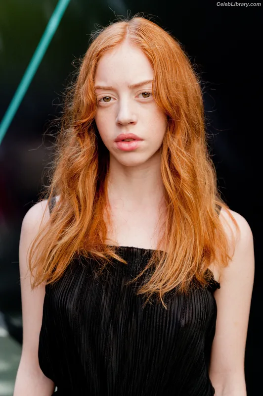 Lily Newmark photo 14 of 391