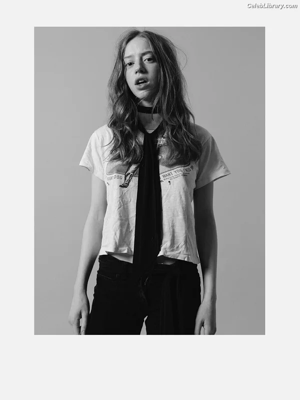 Lily Newmark photo 18 of 391