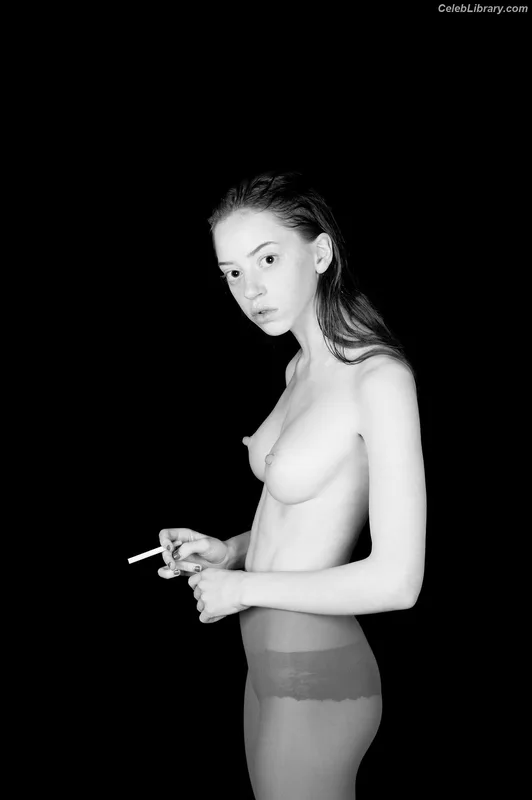 Lily Newmark photo 7 of 391