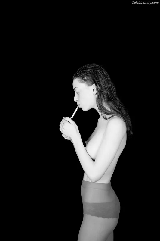 Lily Newmark photo 8 of 391