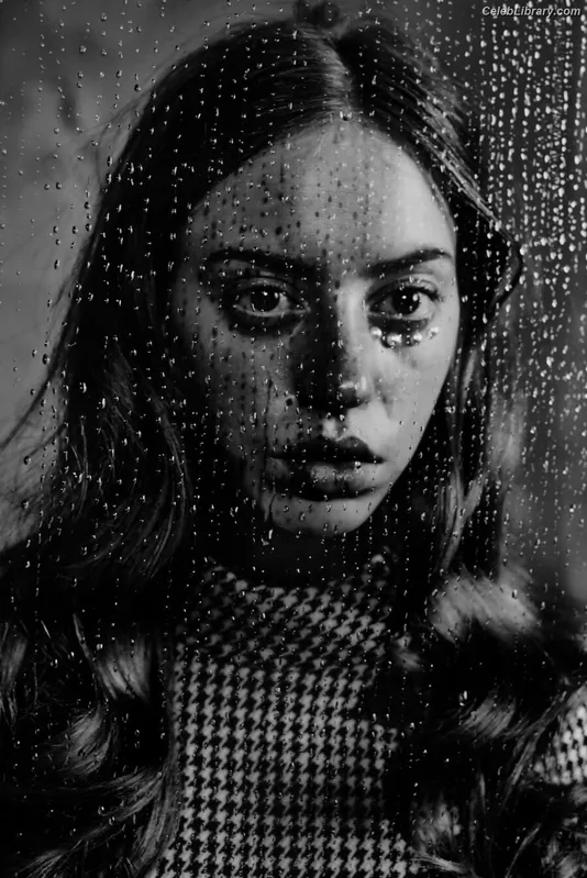 Lily Newmark photo 22 of 391