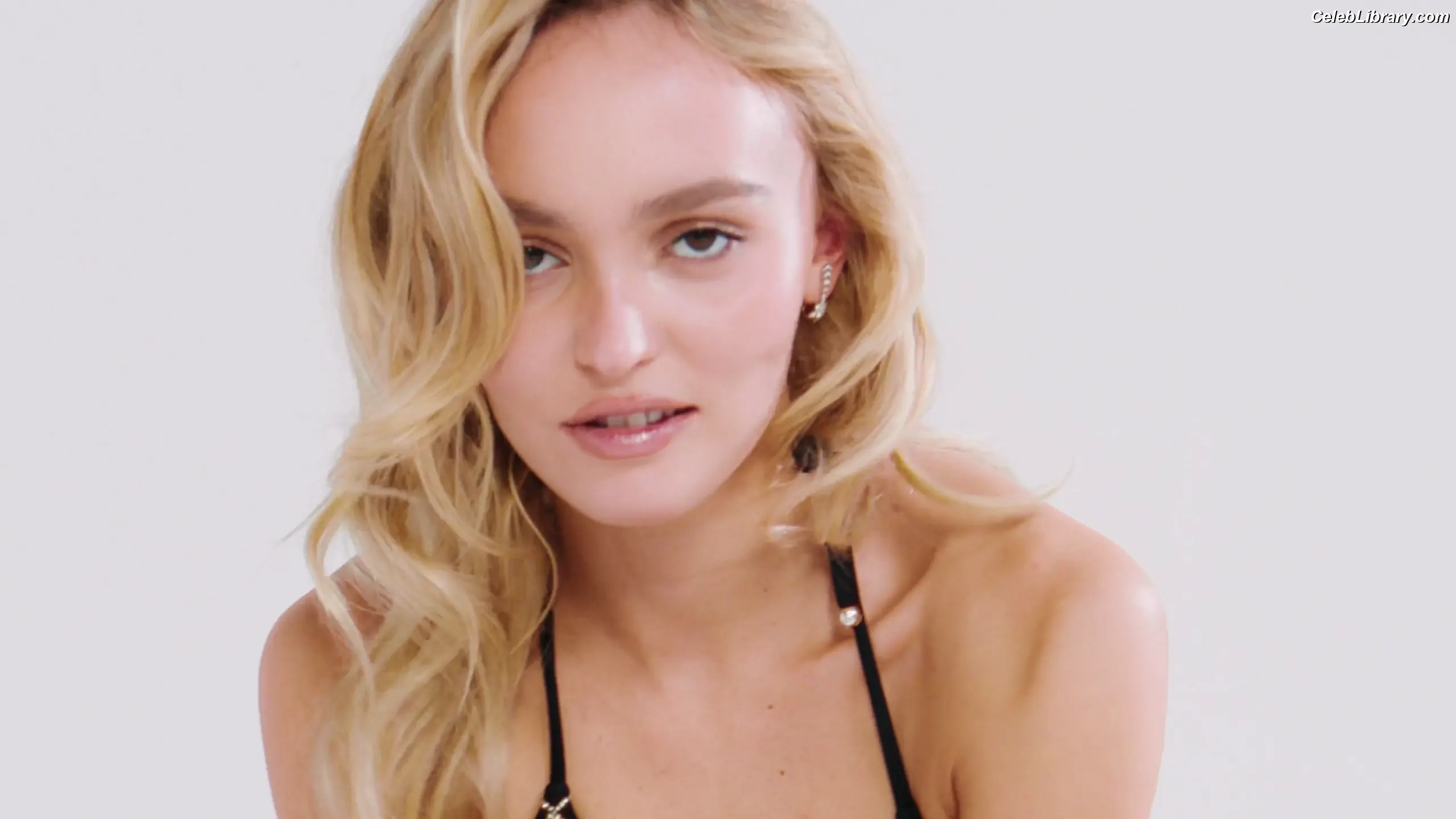Lily-Rose Depp photo 23 of 531
