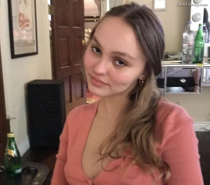 Lily-Rose Depp photo 23 of 528