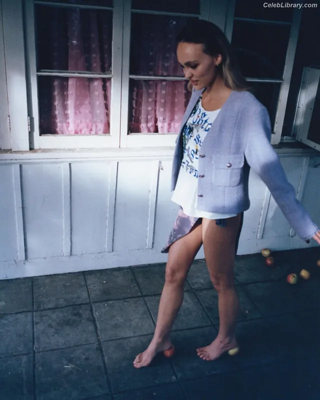 Lily-Rose Depp photo 1 of 528