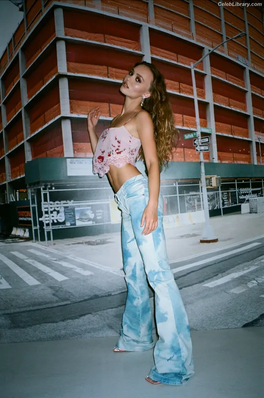 Lily-Rose Depp photo 5 of 528