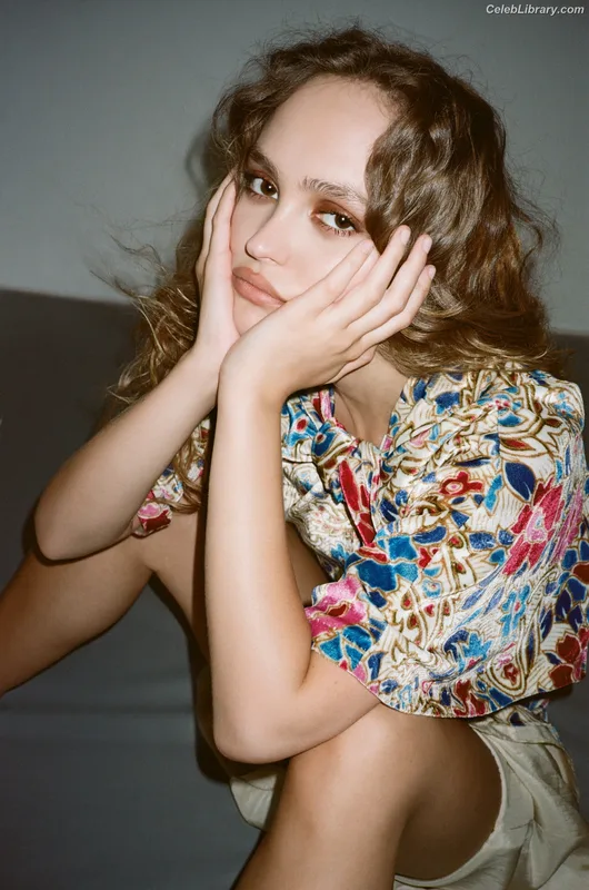 Lily-Rose Depp photo 7 of 528