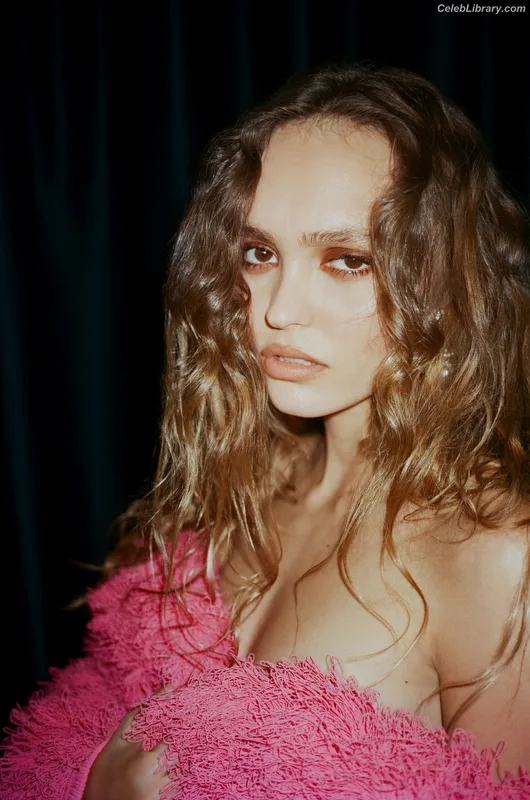 Lily-Rose Depp photo 9 of 528