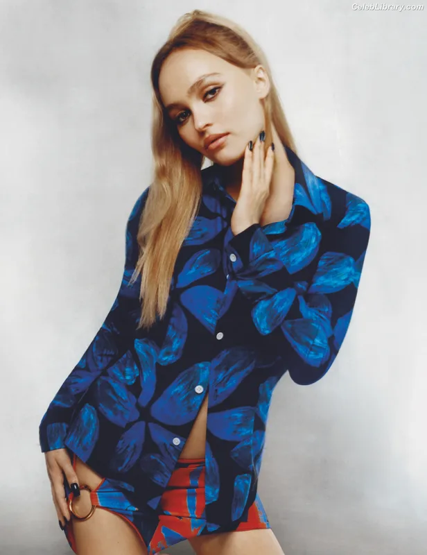 Lily-Rose Depp photo 17 of 528