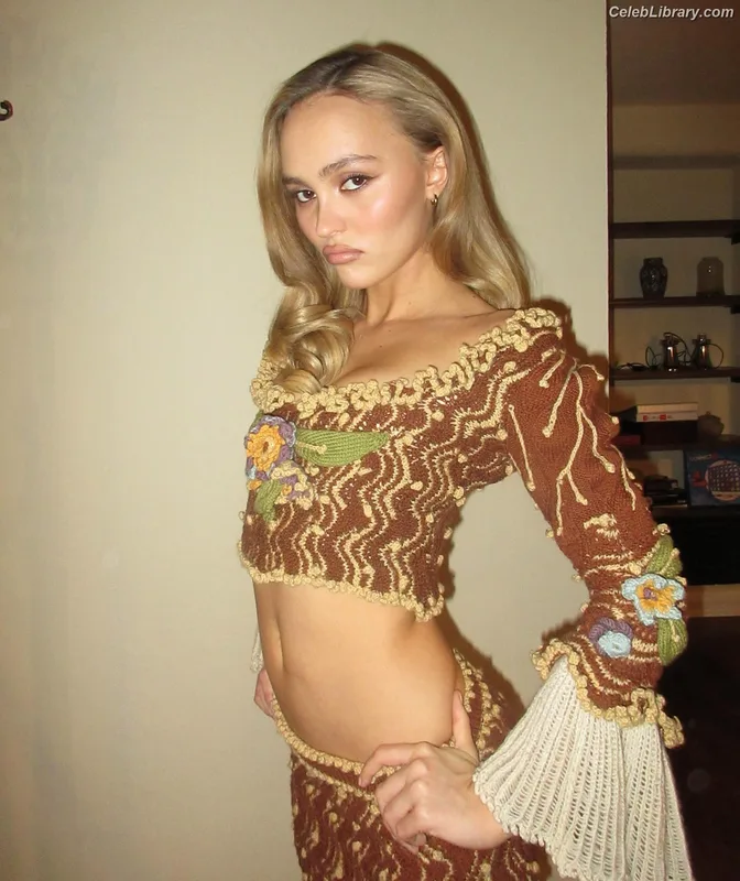 Lily-Rose Depp photo 16 of 528