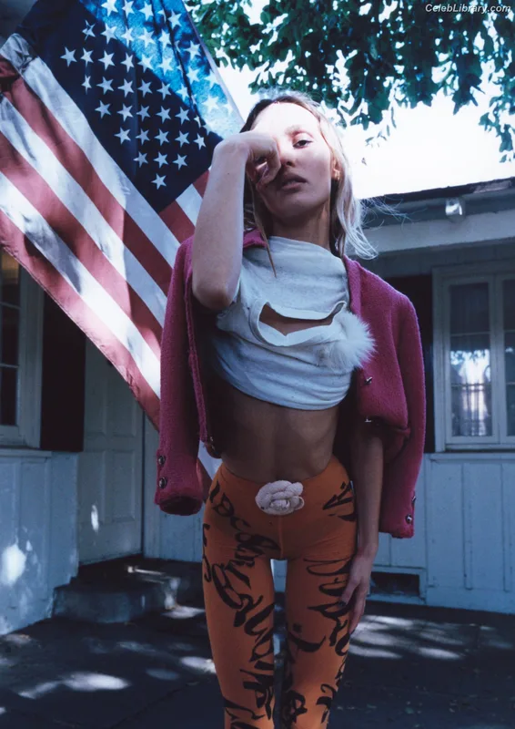Lily-Rose Depp photo 18 of 528